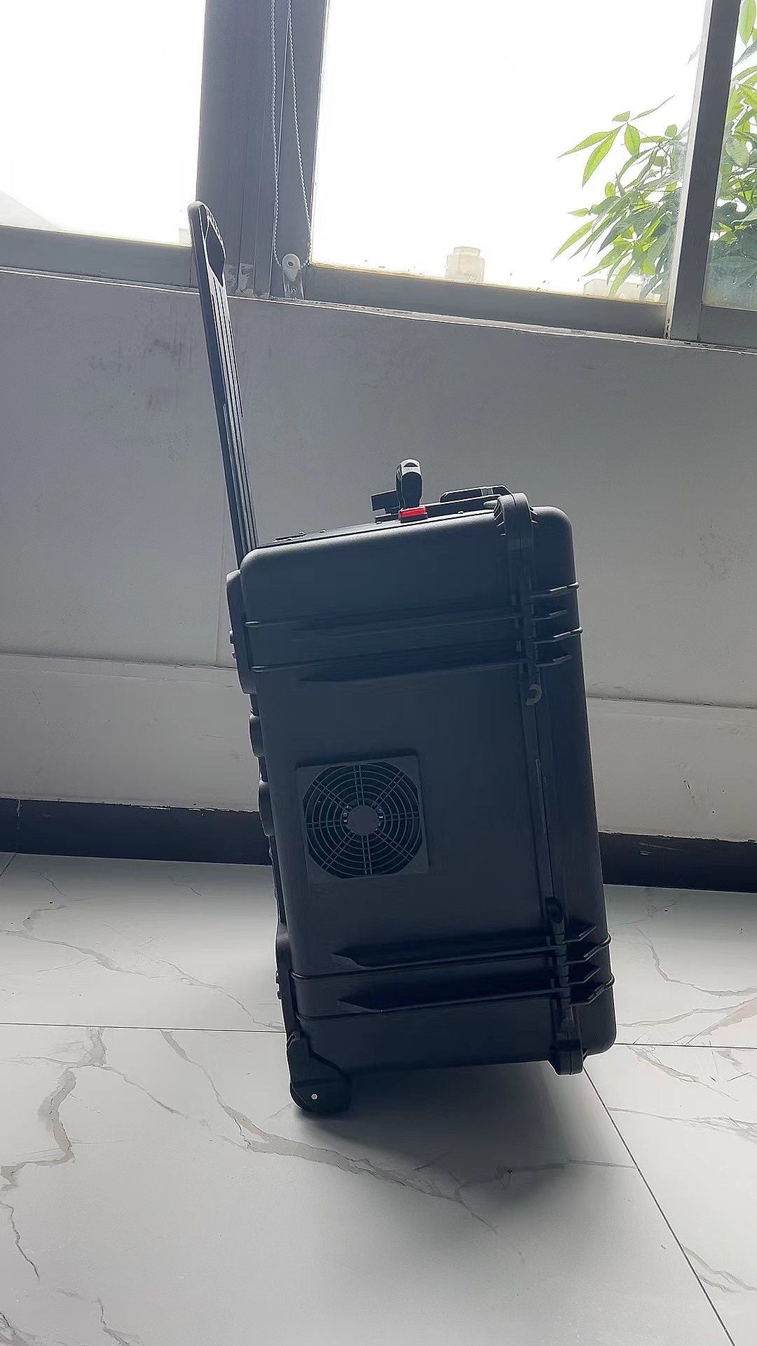 志丹手拉箱型移动通信干扰器